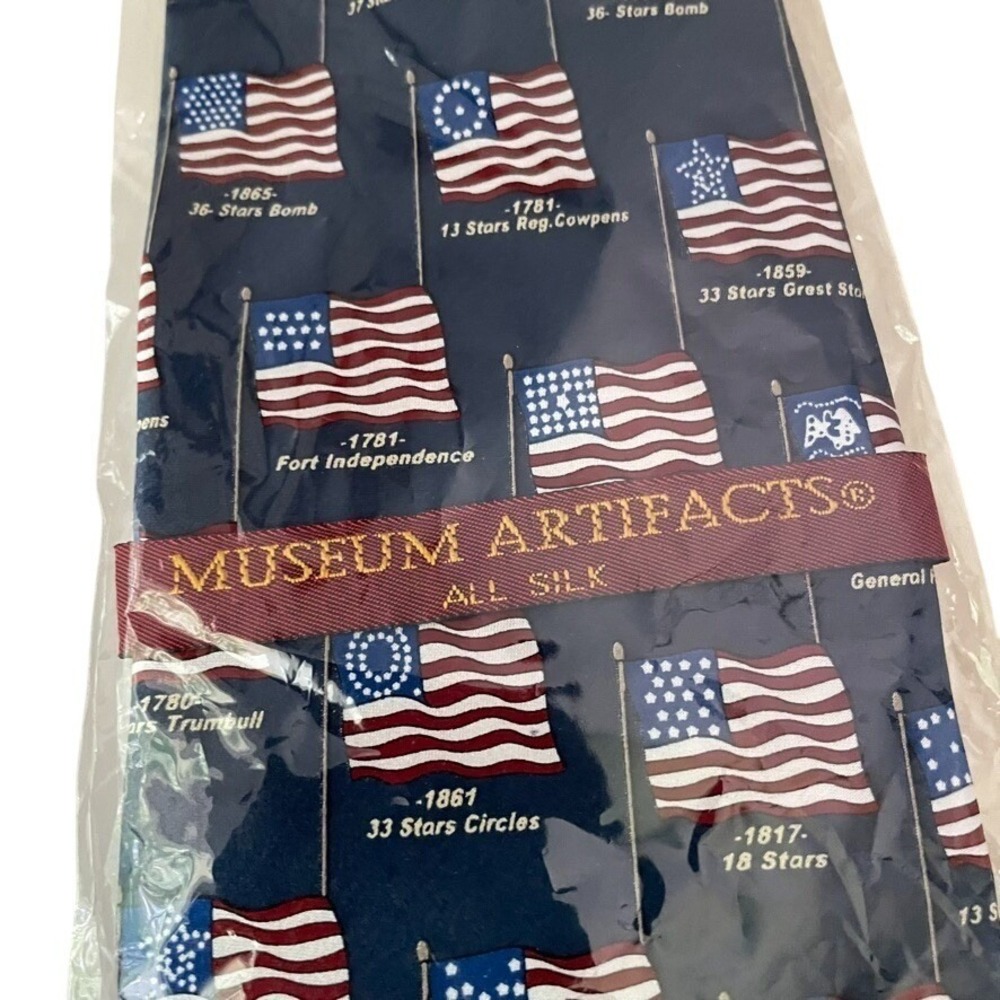 Museum Artifacts Silk Tie Historic‎ American Flags Patriotic NIP